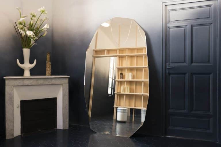 Ambiance maritime recréée avec la bibliothèque-bureau de Quetzal