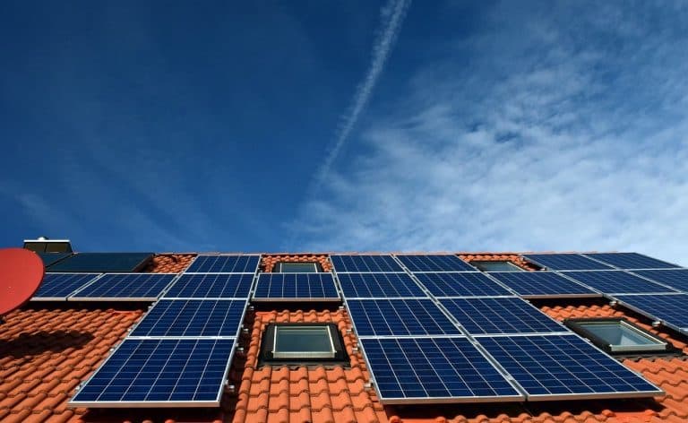 Les camions deviennent des parcs solaires mobiles grâce à IM Efficiency