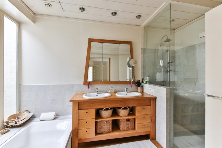 Tout ce que vous devez savoir sur le bois dans la salle de bain