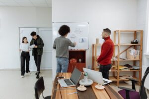 Comment le design et la co-création s&rsquo;entremêlent-ils pour créer l&rsquo;innovation?