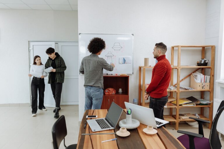 Comment le design et la co-création s&rsquo;entremêlent-ils pour créer l&rsquo;innovation?