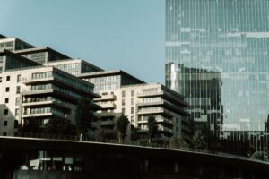 Comment l&rsquo;architecture influence-t-elle la convivialité urbaine ?