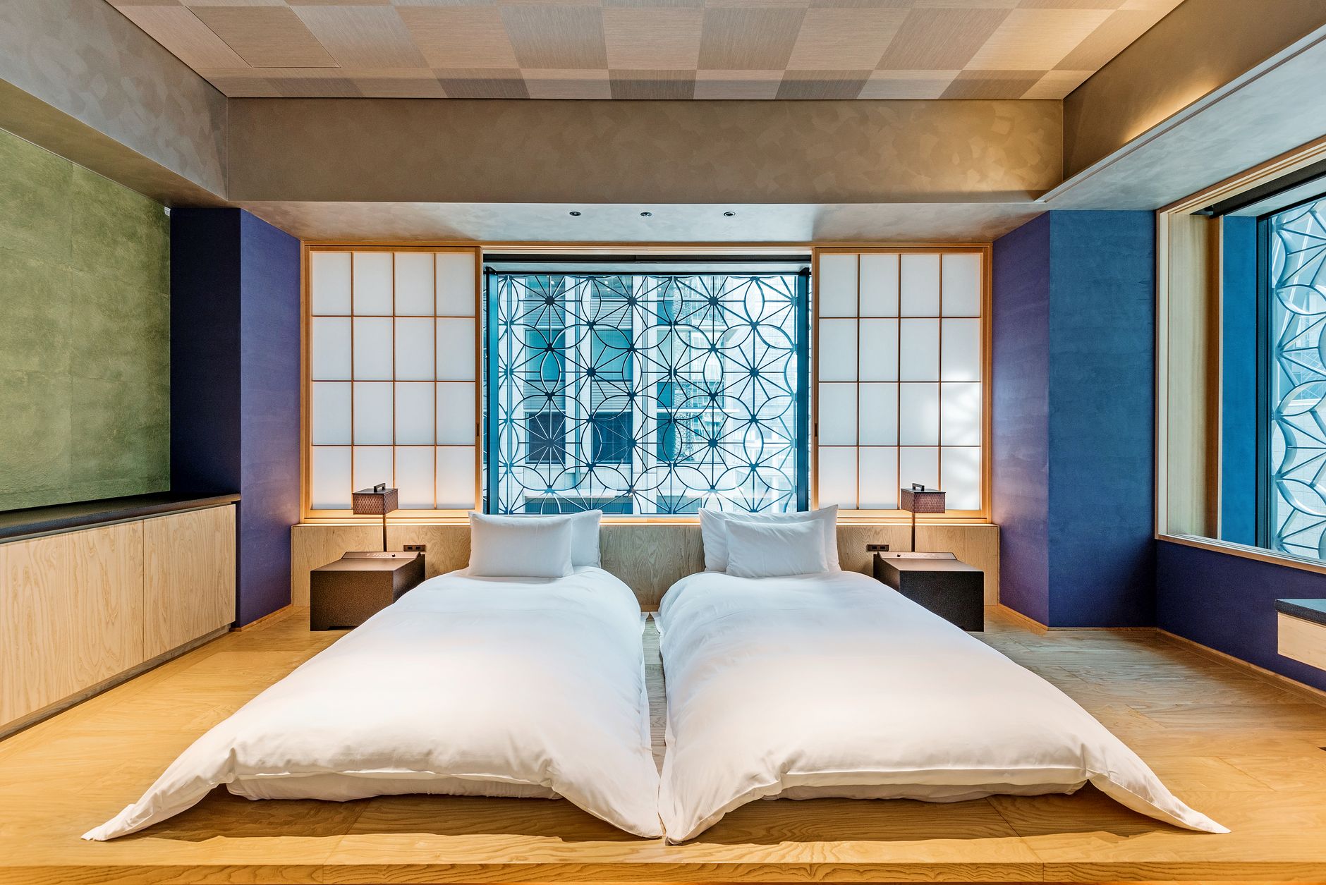 À l’Aman Tokyo, un salon en papier washi et une baignoire creusée dans la pierre au sommet d’une tour